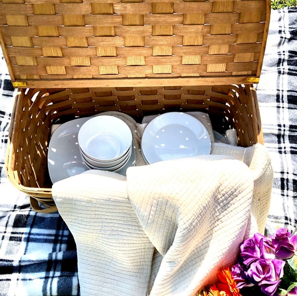 Victorian picnic basket. - Picture 3 of 4